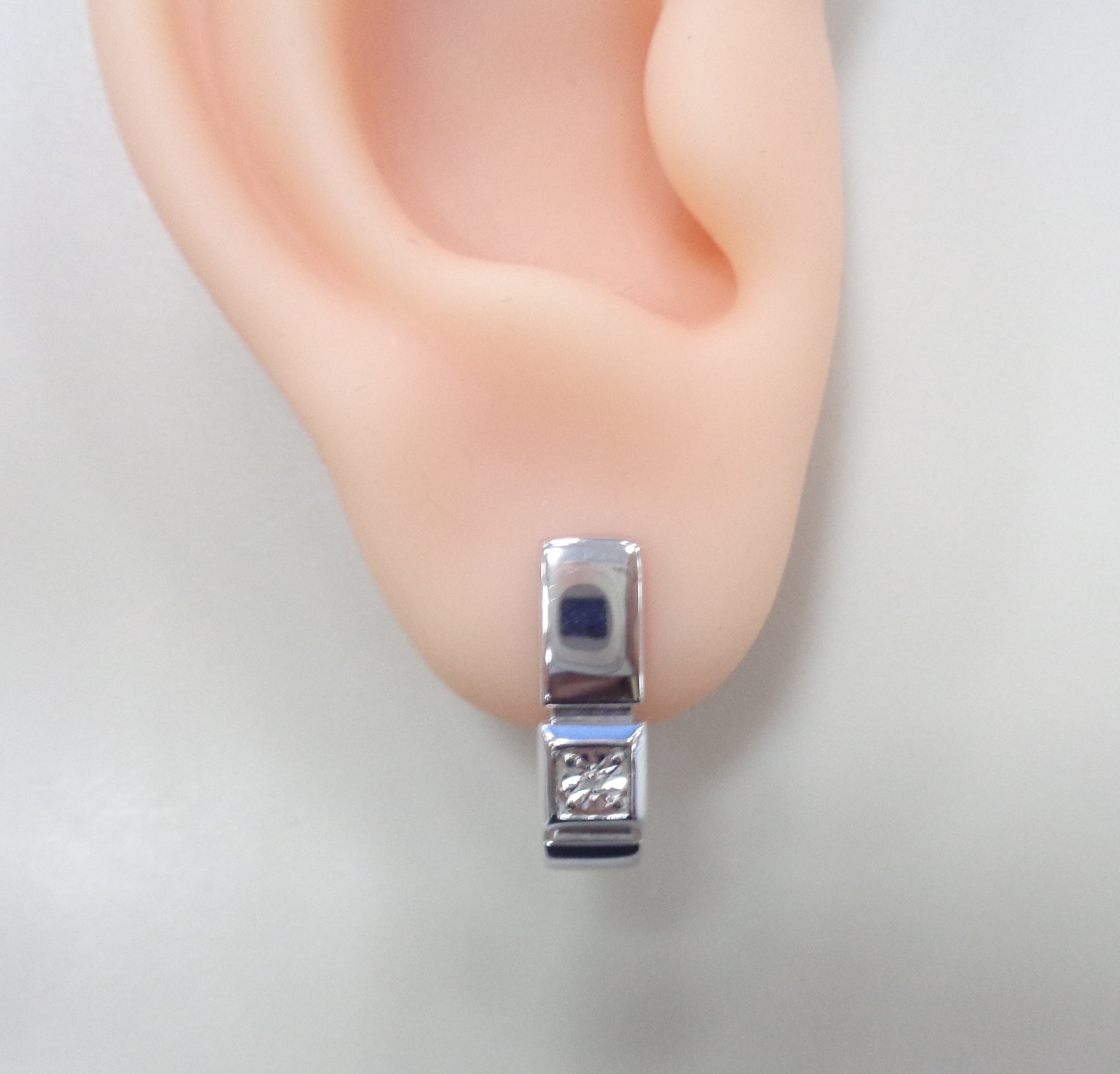 Серебряные серьги с бриллиантами